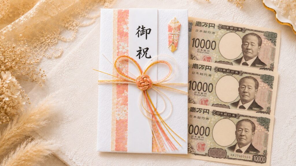 結婚式のご祝儀相場を考える場面を表す、袱紗の上に置かれた上品なご祝儀袋